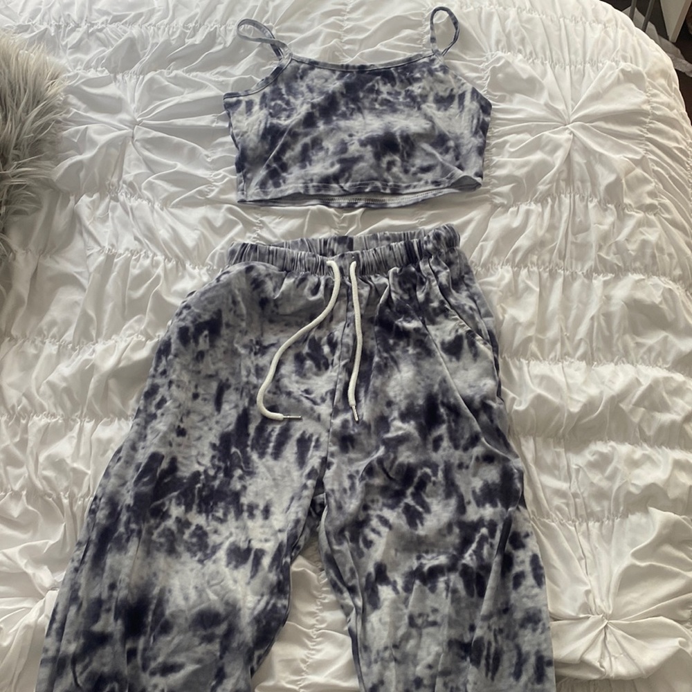 Two piece set size medium